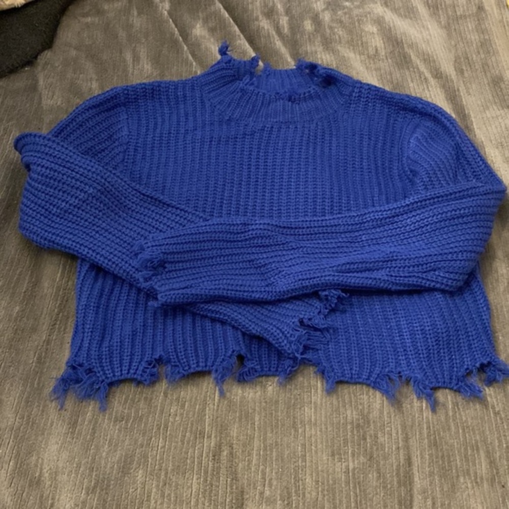 Distressed weater‎ - Picture 2 of 4